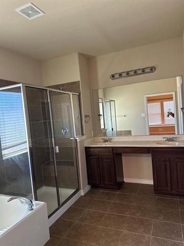 Building Photo - 5017 Hidden Pond Dr