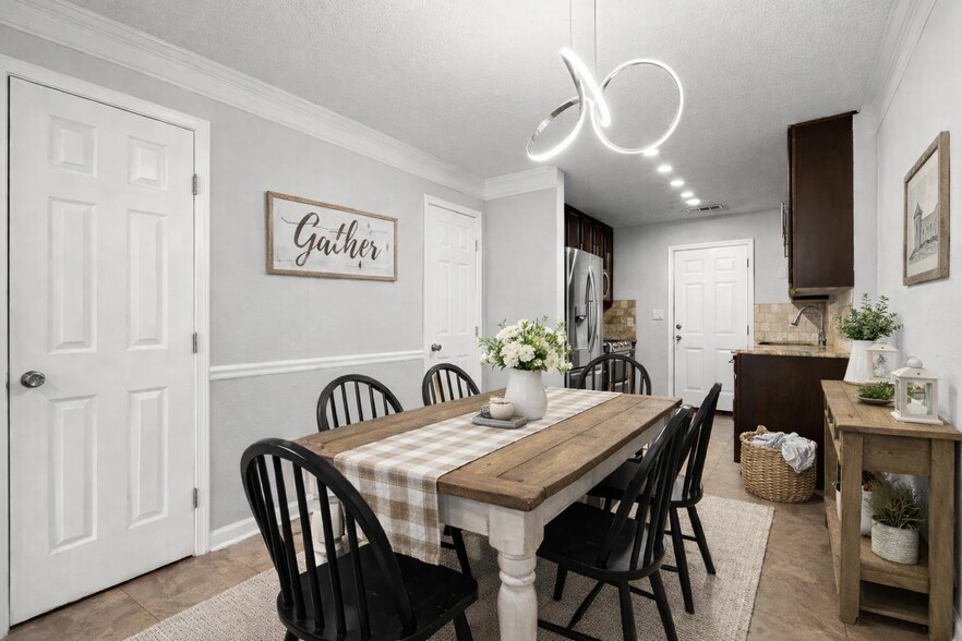 Building Photo - 2166 Park Ter