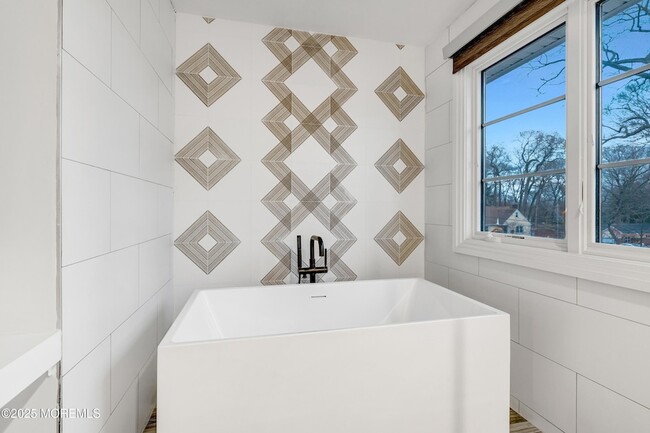 Building Photo - 450 Wells Ave