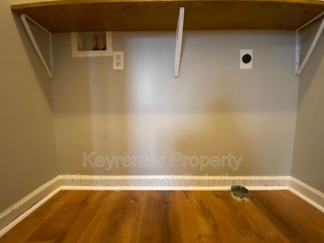 Building Photo - 1050 B St