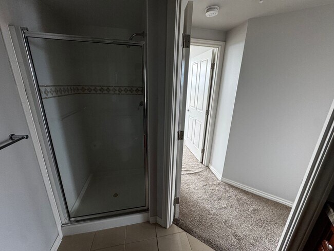 Building Photo - Penterra Plaza Condo with Amazing Panorami...
