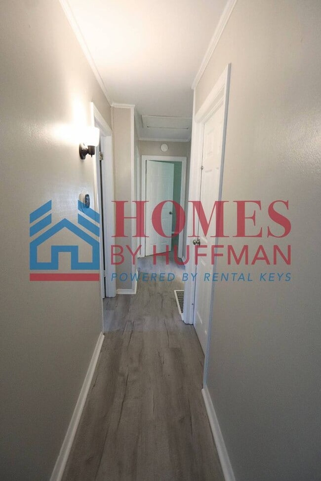 Building Photo - Three Bedroom House  | Attached Garage