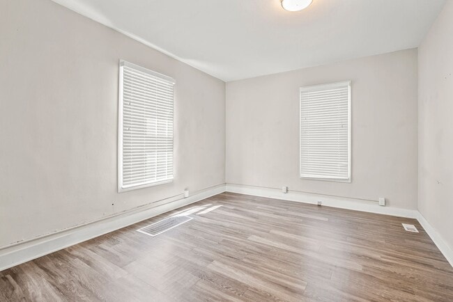 Building Photo - 2522 Iowa St