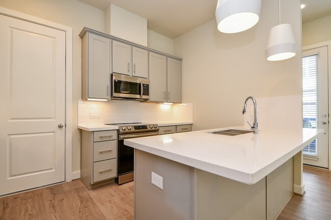 Building Photo - 2305 Silva Park Ln