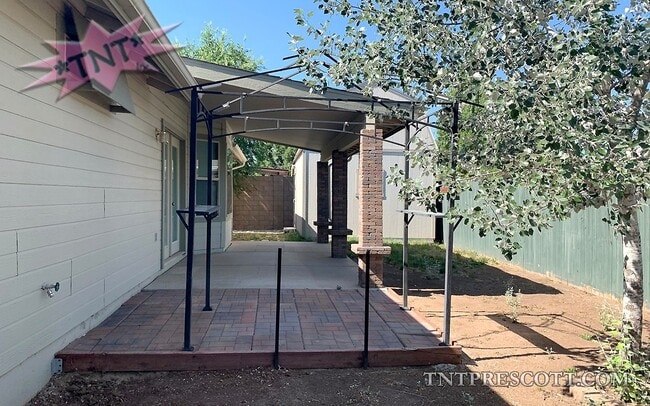 Building Photo - Home in Prescott Valley