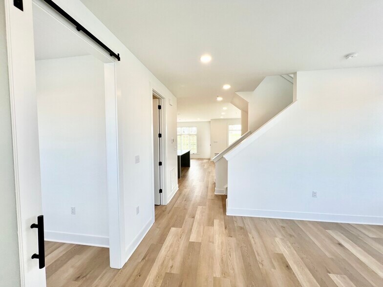 Building Photo - 401 Cranford Way