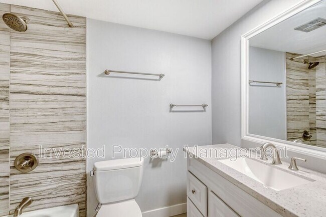 Building Photo - 700 N Washington St