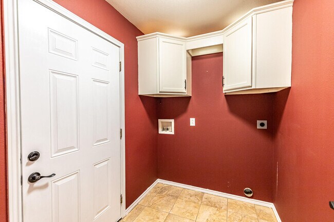 Building Photo - 811 11th St