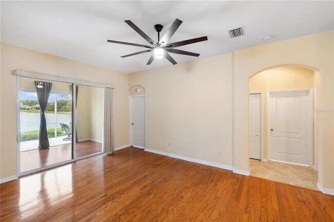 Building Photo - 1556 Scarlett Ave