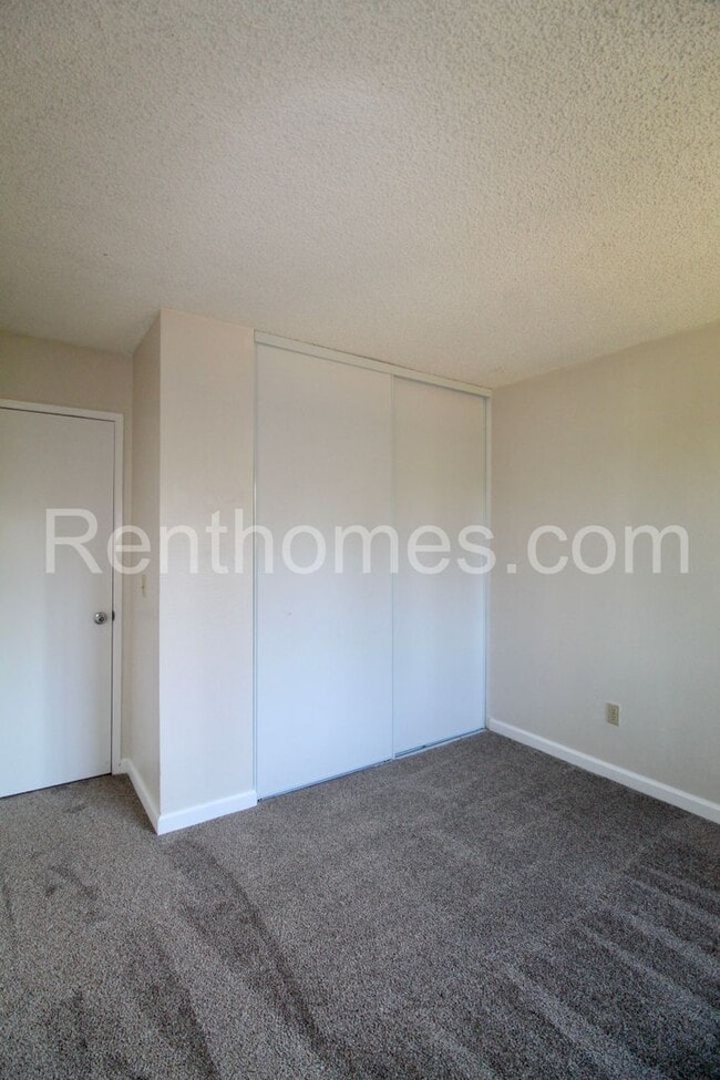 Building Photo - 10284 Black Mountain Rd