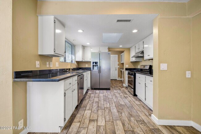 Building Photo - 306 S Virginia St