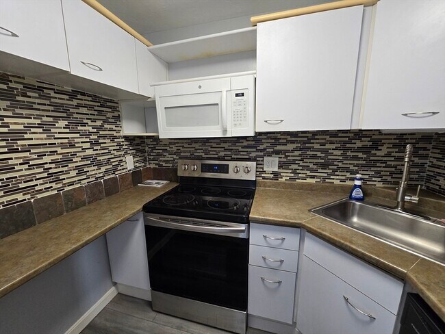 Building Photo - 230 Willard St