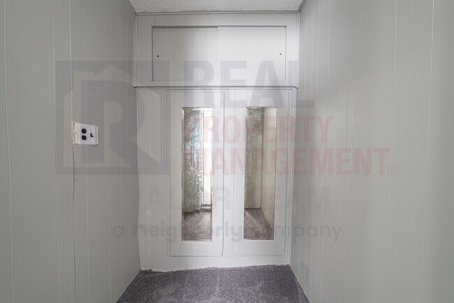 Building Photo - 1079 E 68th St