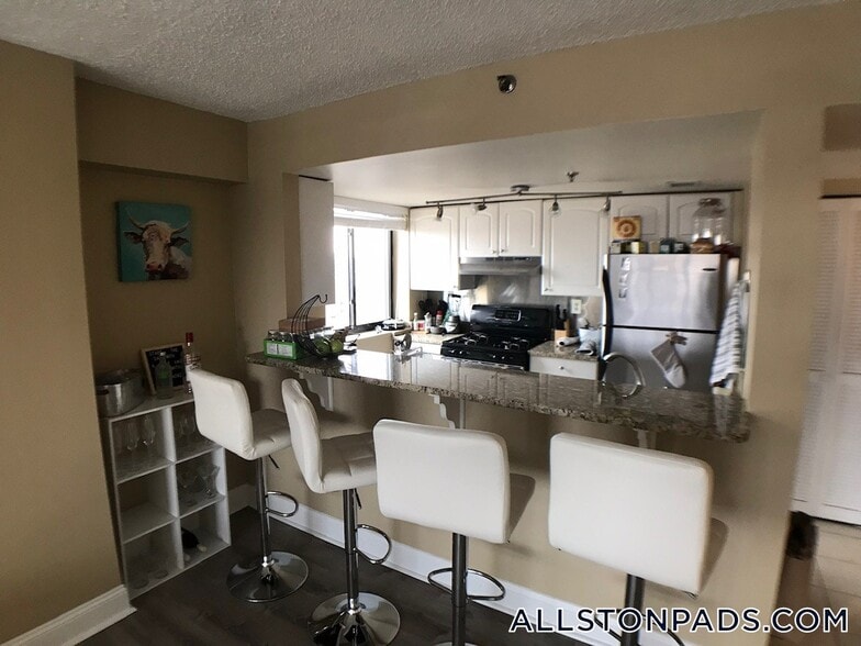 Building Photo - 15 N Beacon St