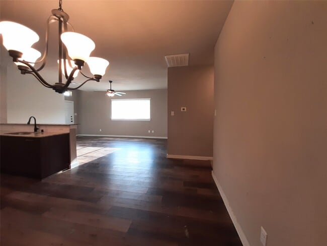 Building Photo - 9733 Grosbeak Ln