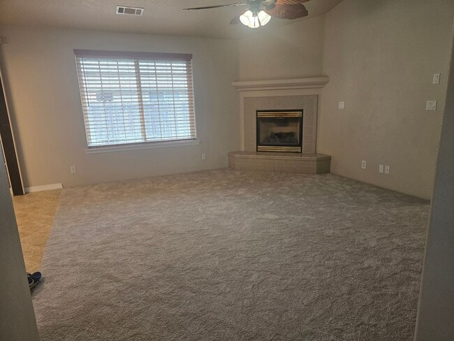 Building Photo - 3 bed 2 bath  Home for Rent in Grants Pass