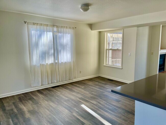 Building Photo - 4949 Tesla Cir