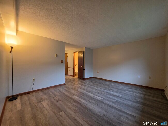 Building Photo - 1568 Meriden Rd