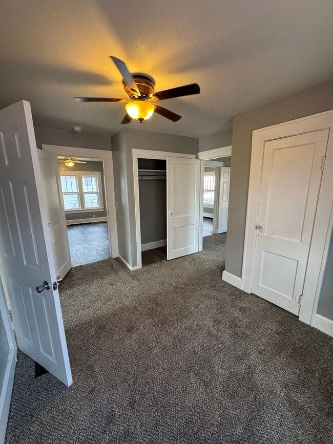 Building Photo - 3 bedroom/1 bath house