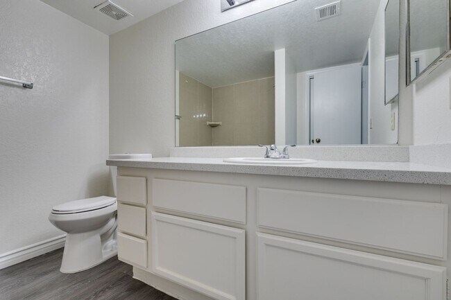 Building Photo - 2 bedroom & 2 bath unit first floor