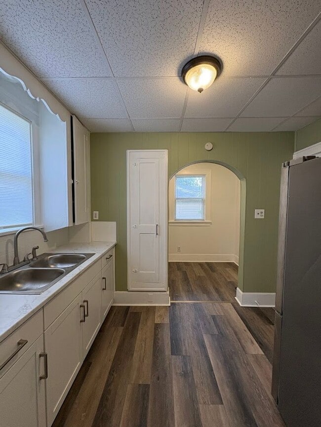 Building Photo - Two bedroom one bathroom home for rent