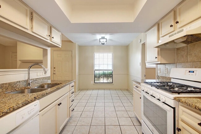 Building Photo - 619 Luther Dr