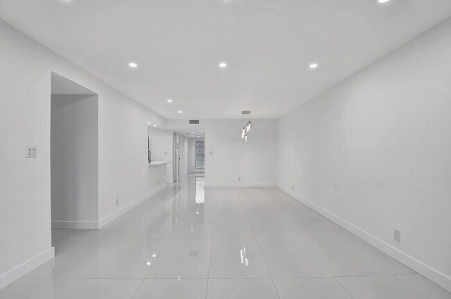 Building Photo - 15378 Lakes of Delray Blvd