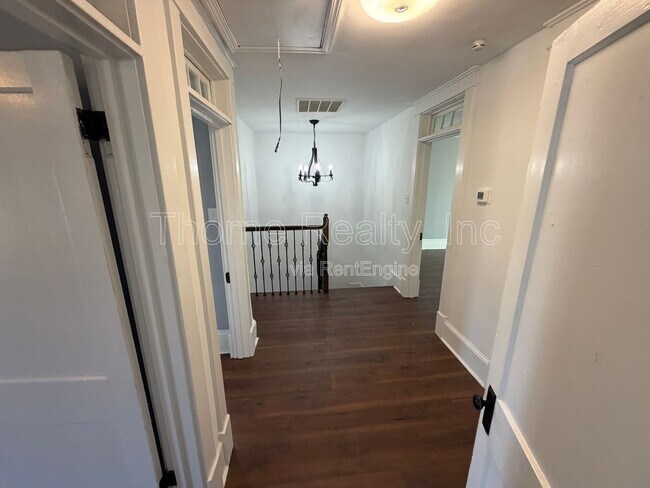 Building Photo - 835 Sunset Ave