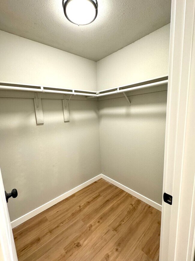 Building Photo - Modern 2BR, 1.5BA Duplex in Gig Harbor - F...
