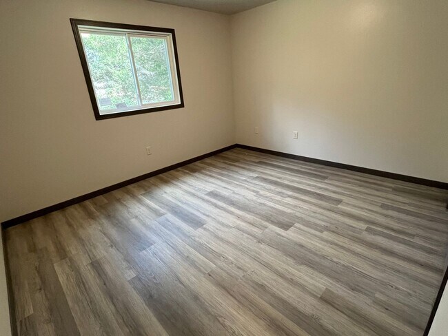 Building Photo - 313 4th St NW