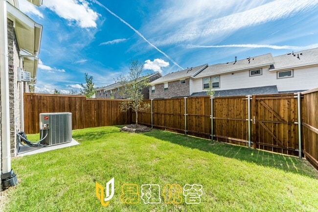 Building Photo - Adorable 3 Bedroom Townhouse-- Coming Soon!
