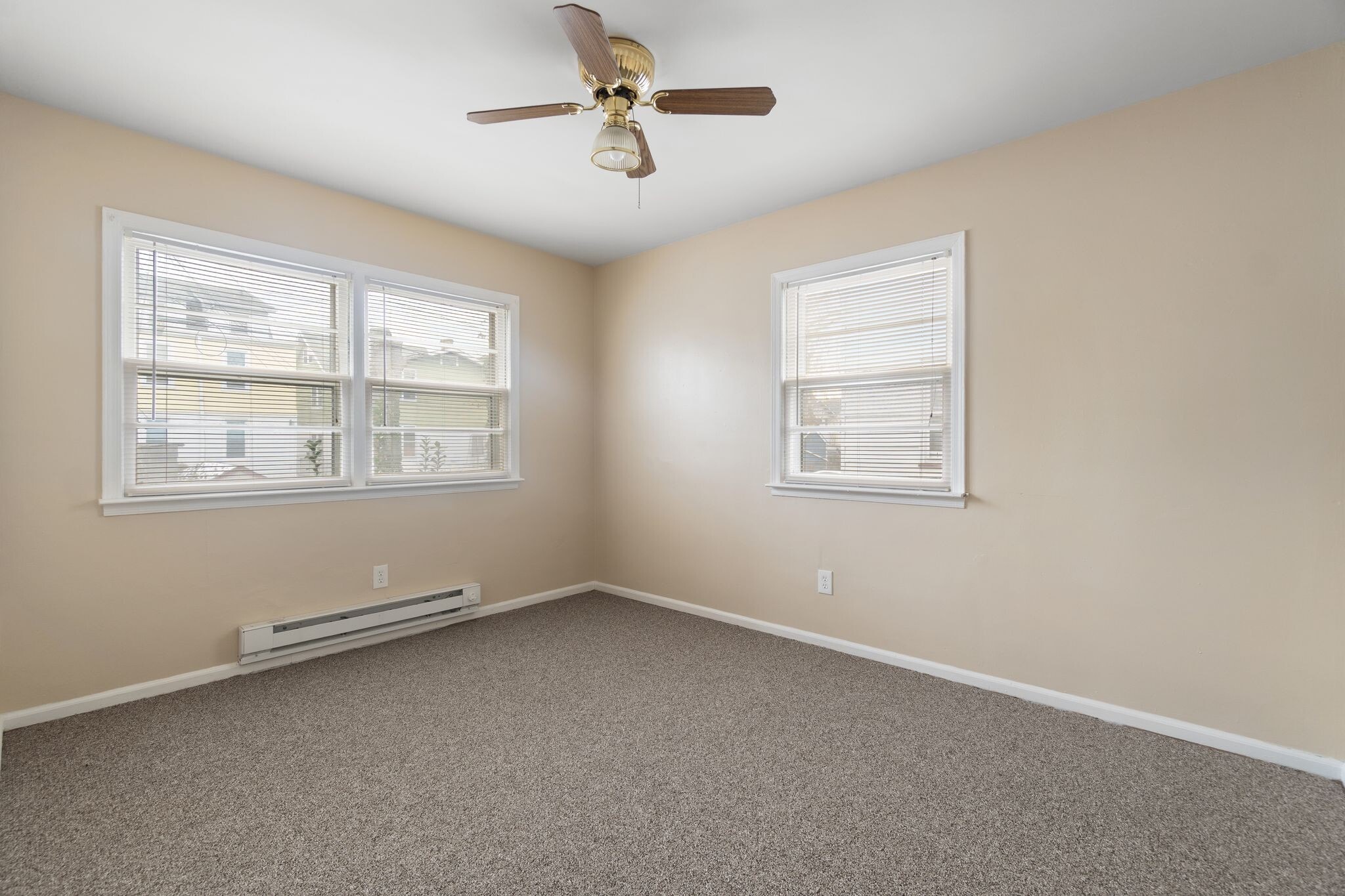 bedroom 2-1st view - 208 N Park St