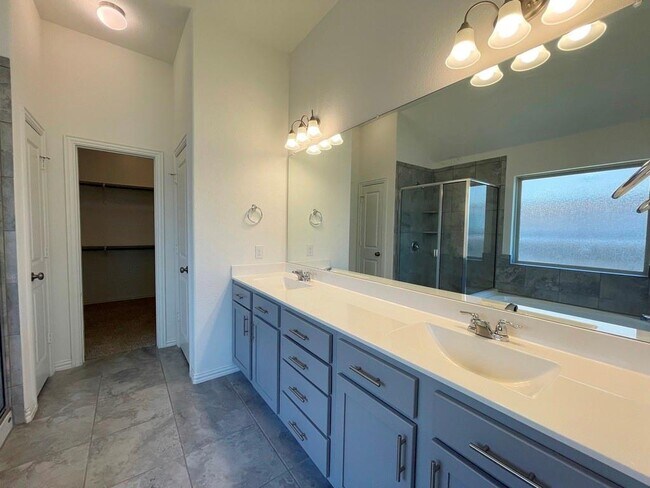 Building Photo - 205 Baralo St