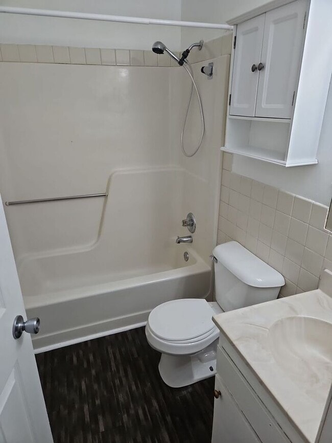 Building Photo - **Charming 3-Bedroom Duplex with Modern To...