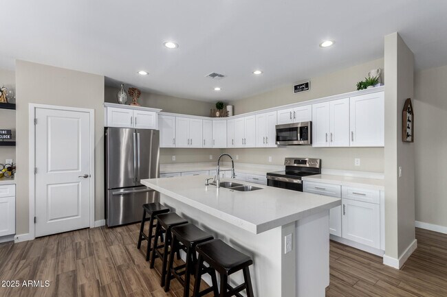 Building Photo - 8944 W Century Dr