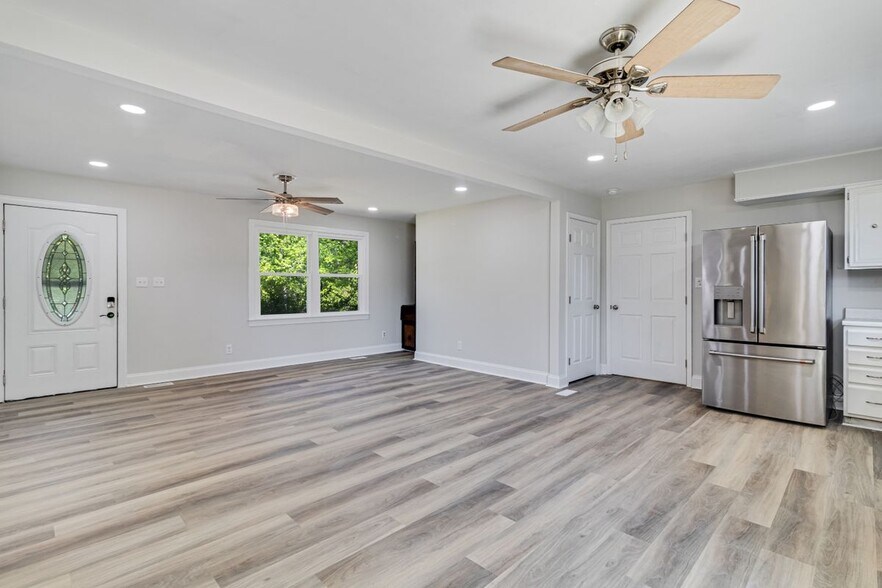 Building Photo - 27419 Birch Manor Cir