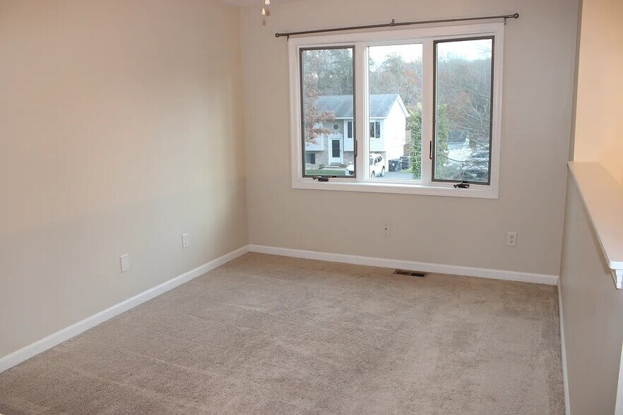 Building Photo - 7 White Birch Dr