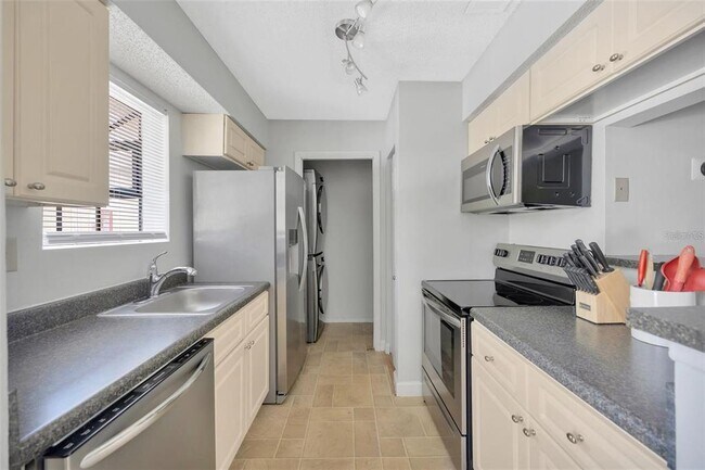 Building Photo - 8647 Mallard Reserve Dr