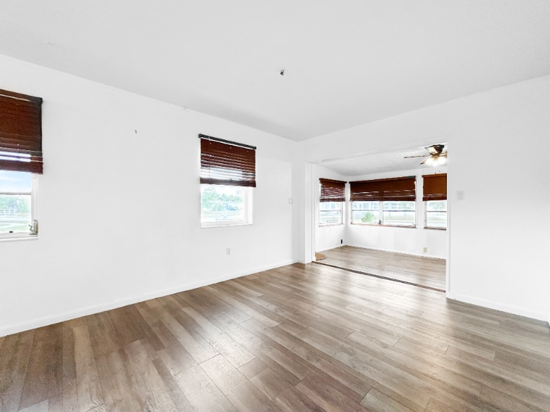 Building Photo - 8405 Aero Ave