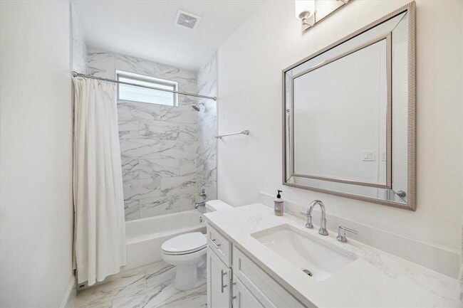 Building Photo - 536 W 26th St