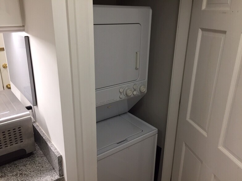 Building Photo - 331 Beacon St