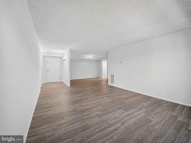 Building Photo - 7680 Tremayne Pl