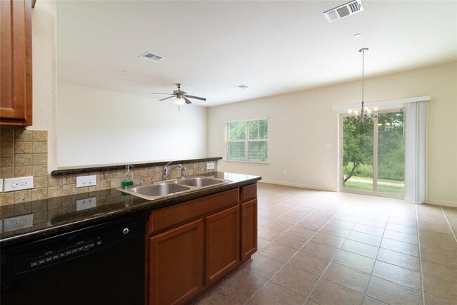 Building Photo - 1620 Bryant Dr