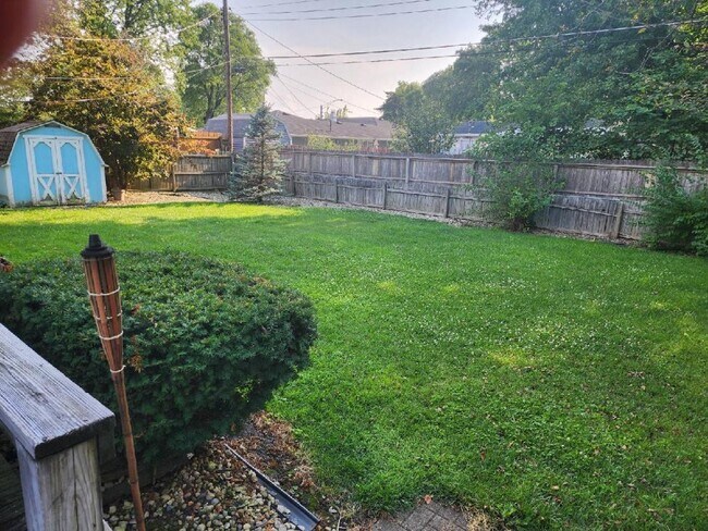 Building Photo - Coming Soon - Nice 2 bedroom 1 1/2 bathroo...