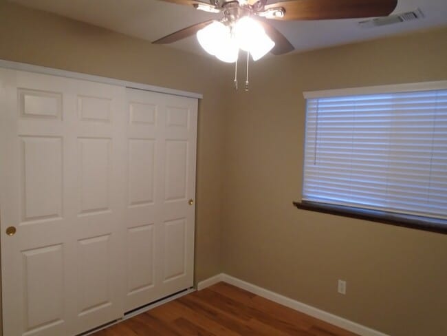 Building Photo - 3 BED 2 BATH HOUSE WITH FENCED BACKYARD IN SHASTA LAKE