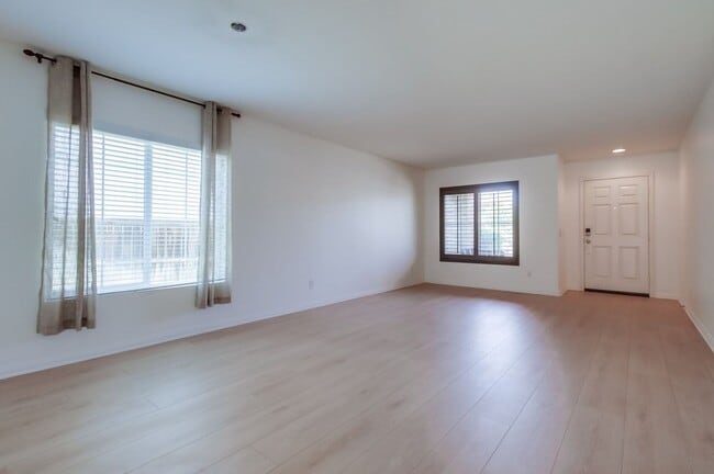 Building Photo - Upgraded Executive Home in Rancho Santalina