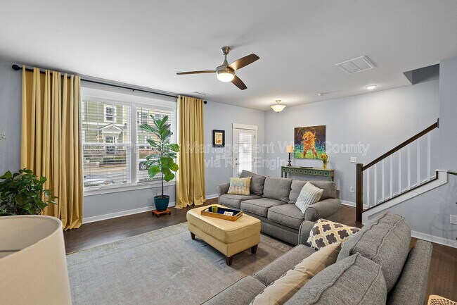 Building Photo - 410 Triumph Ln