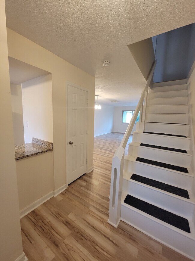 Building Photo - 32 Quarterdeck Townes