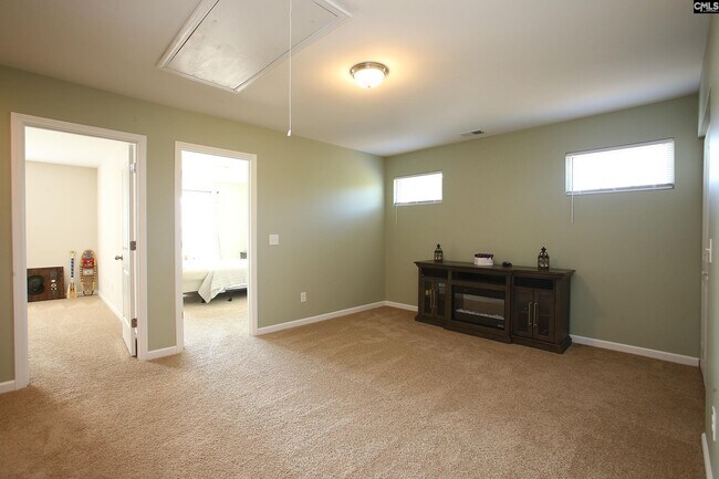 Building Photo - 649 Teaberry Dr