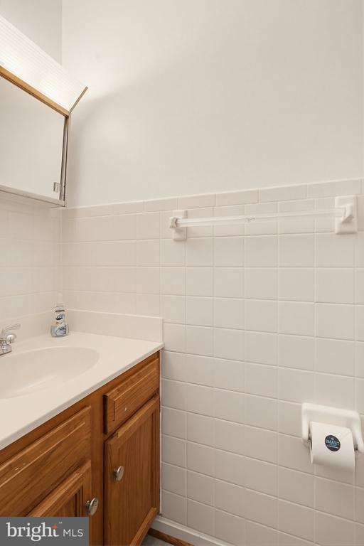 Building Photo - 206 N Towne Ct